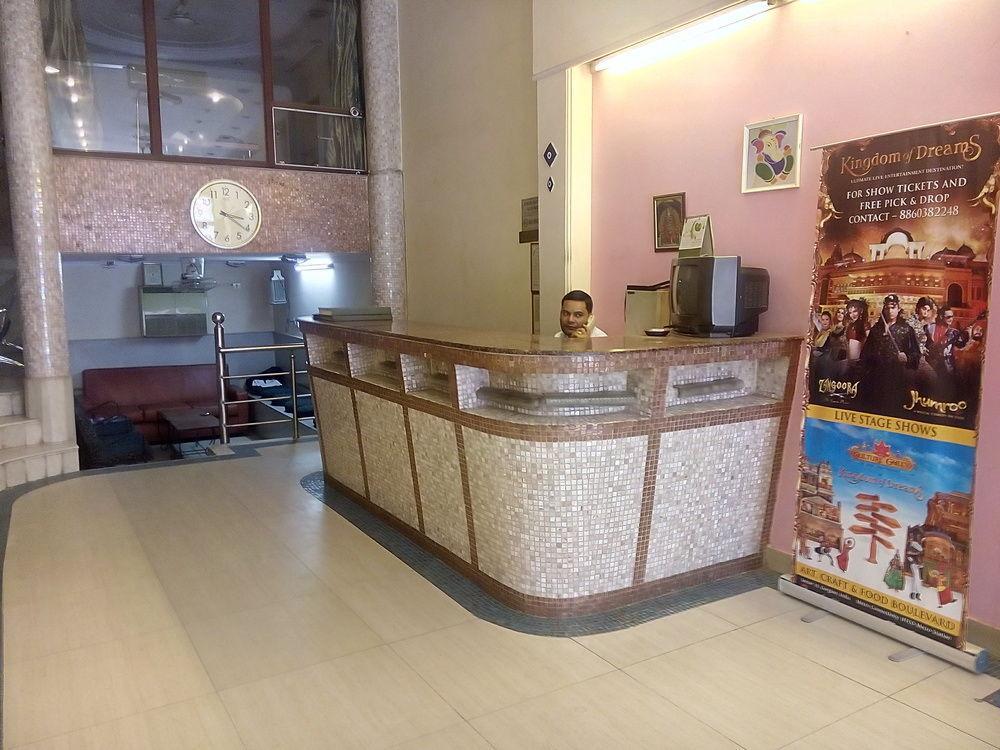 Hotel Pearl Plaza Nova Deli Exterior foto